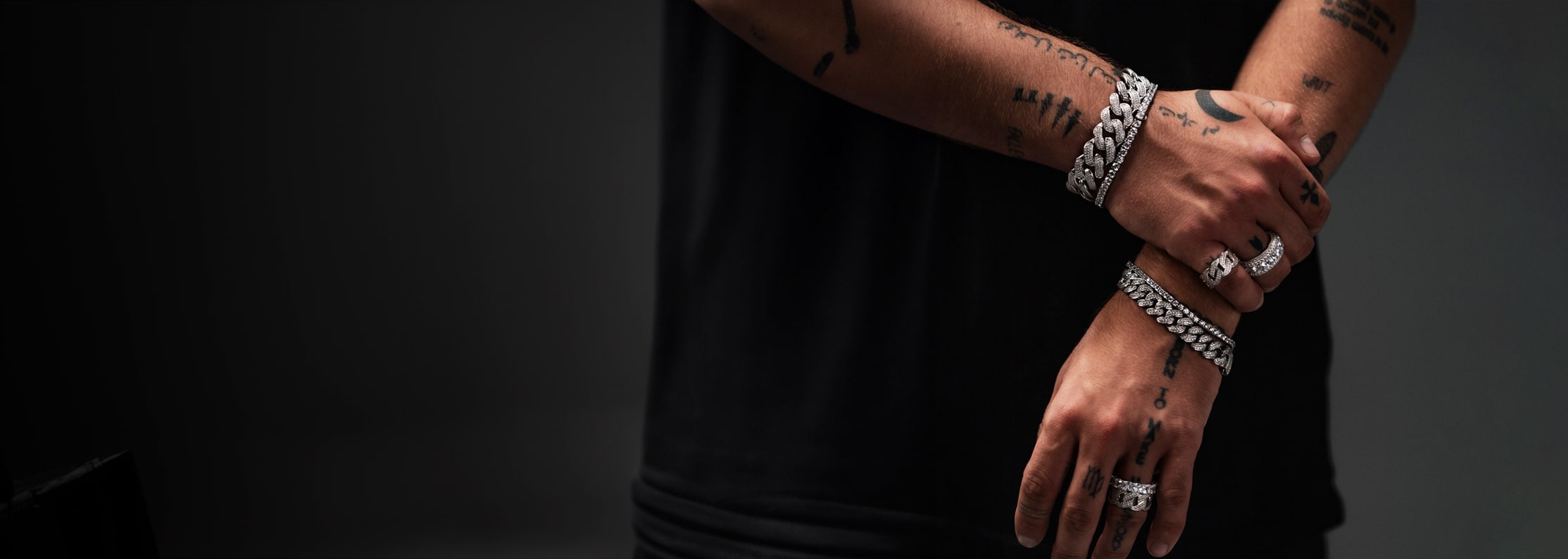 Bransoletki z kamieniami