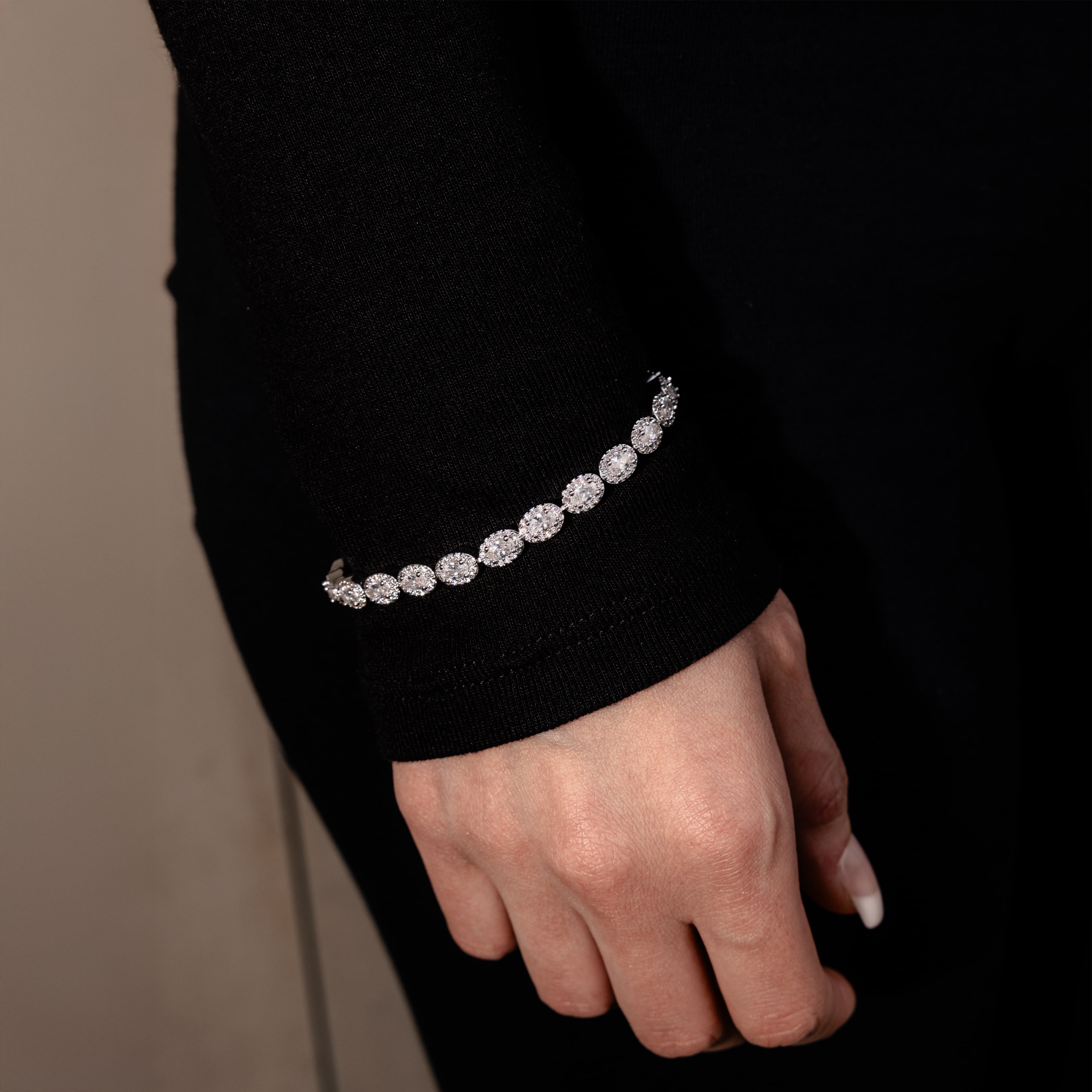 Bransoletka Oval Clustered Tennis 6mm Białe Złoto