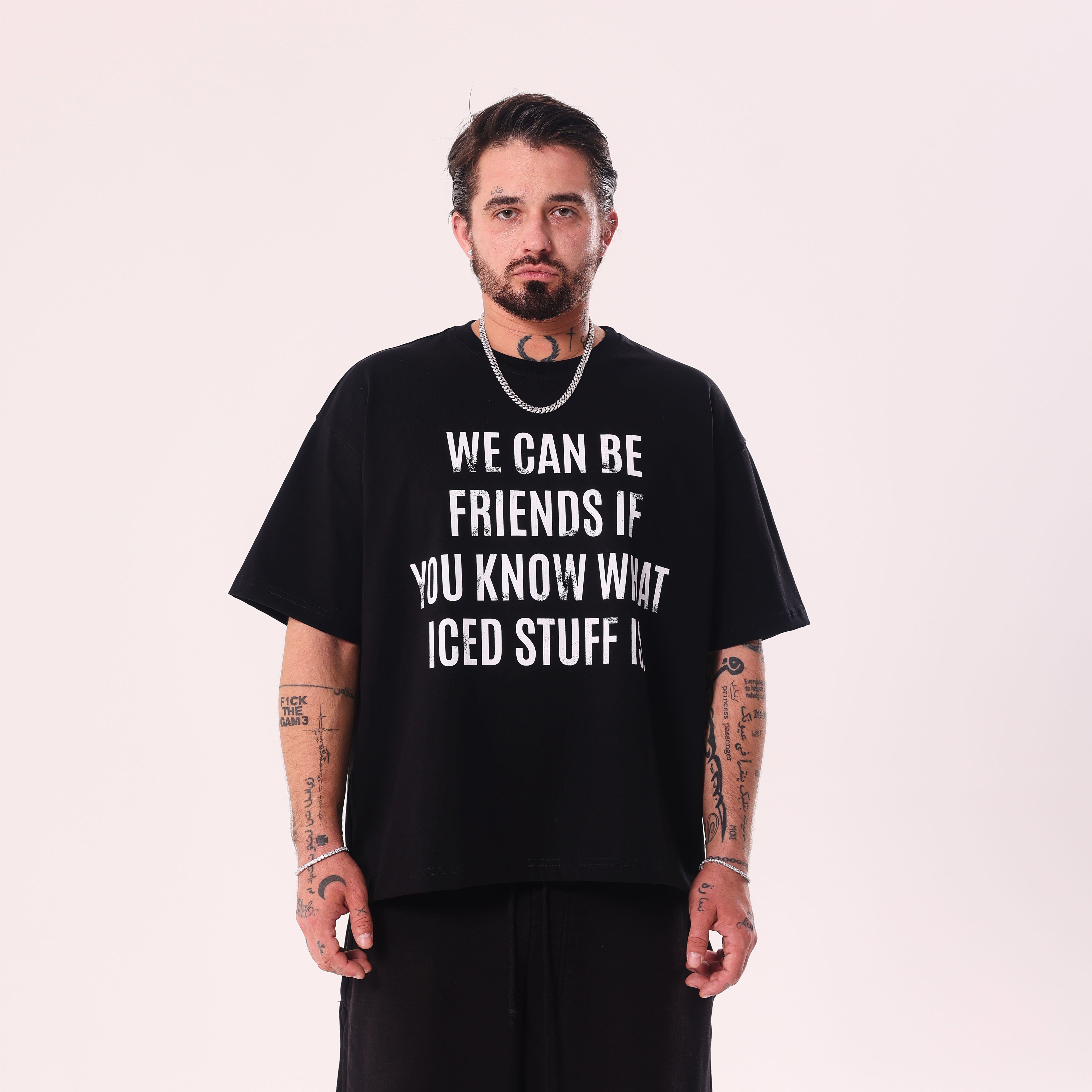 Koszulka We Can Be Friends Czarna Boxy Fit