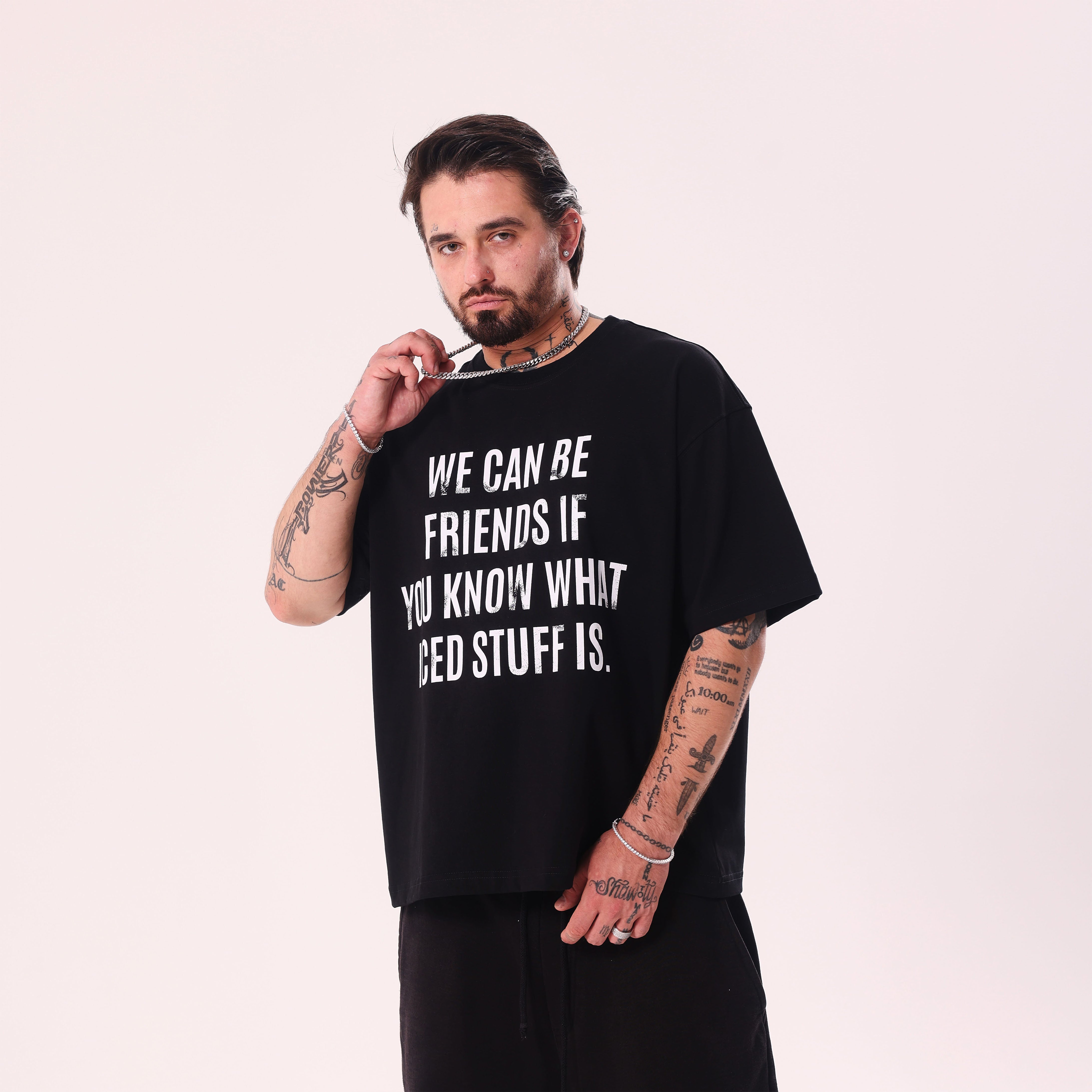 Koszulka We Can Be Friends Czarna Boxy Fit
