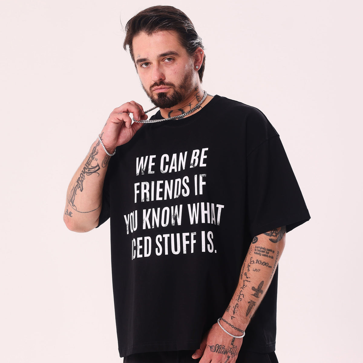 Koszulka We Can Be Friends Czarna Boxy Fit