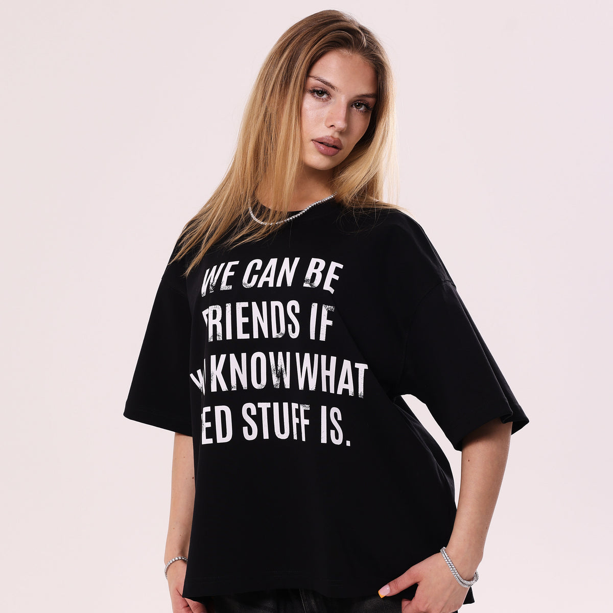 Koszulka We Can Be Friends Czarna Boxy Fit