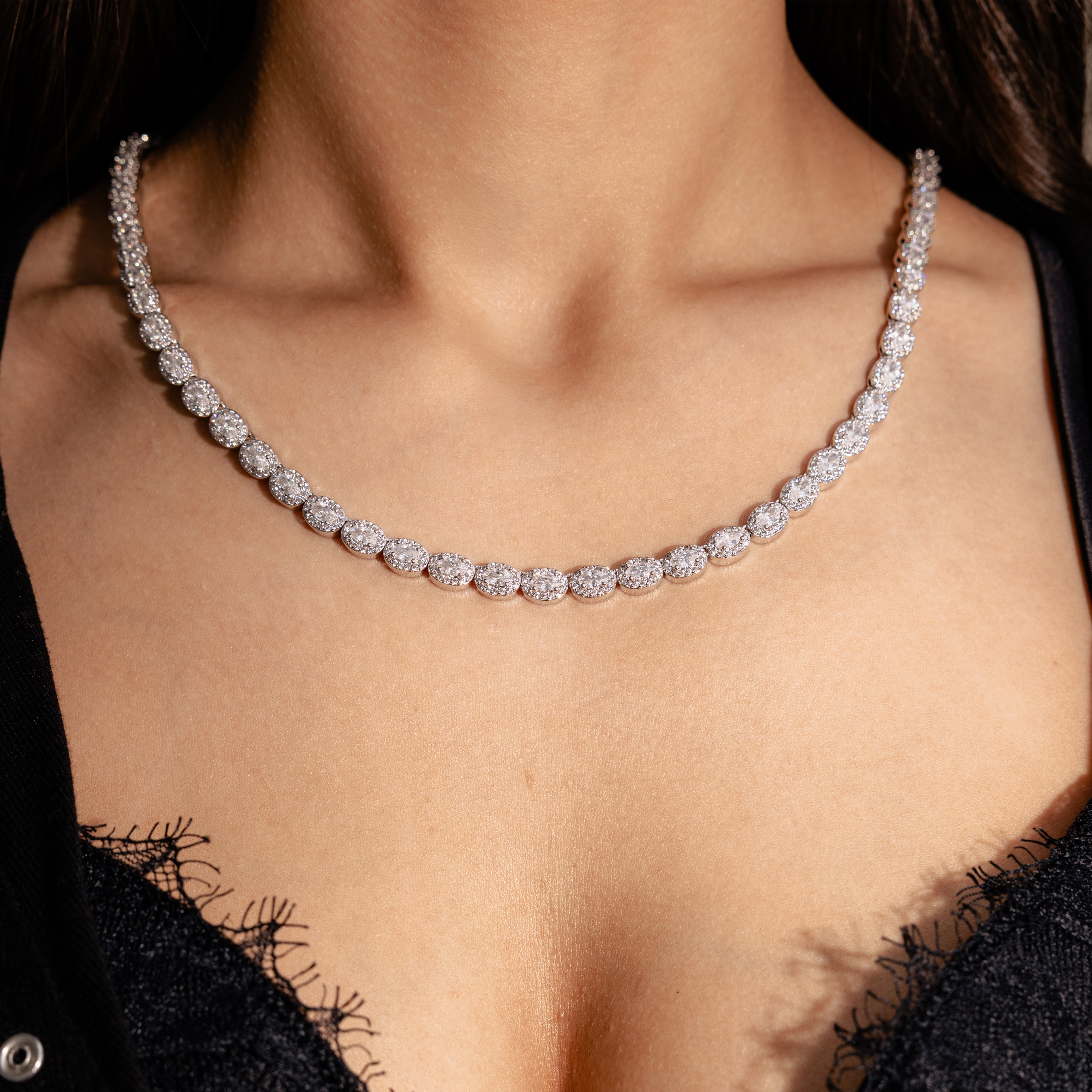 Łańcuch Oval Clustered Tennis 6mm Białe Złoto