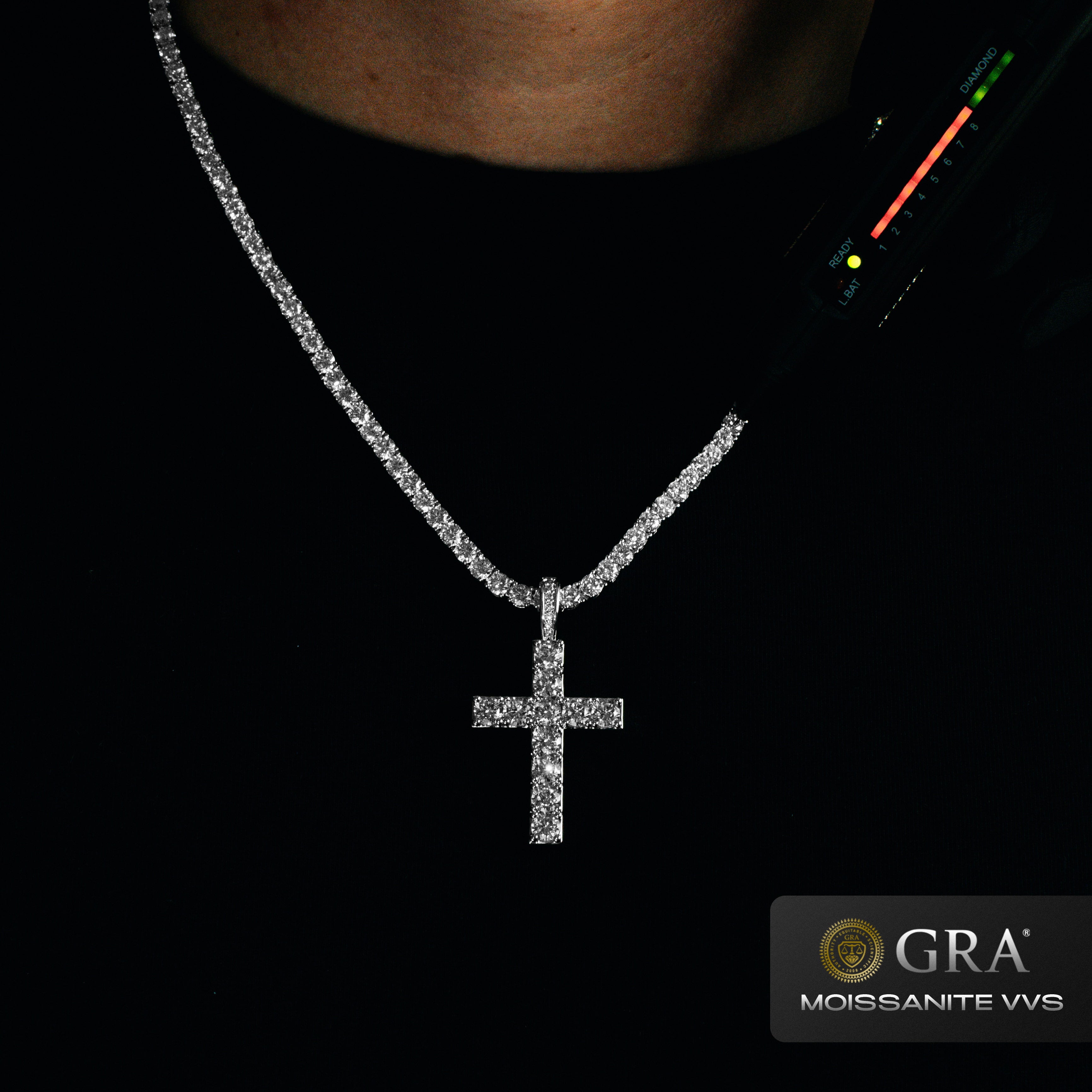 Zawieszka Diamond Cross Moissanit VVS Białe Złoto