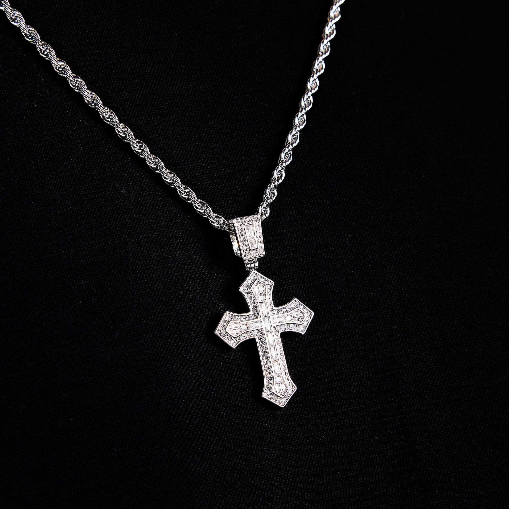 Zawieszka Micro 2Pac Cross Białe Złoto