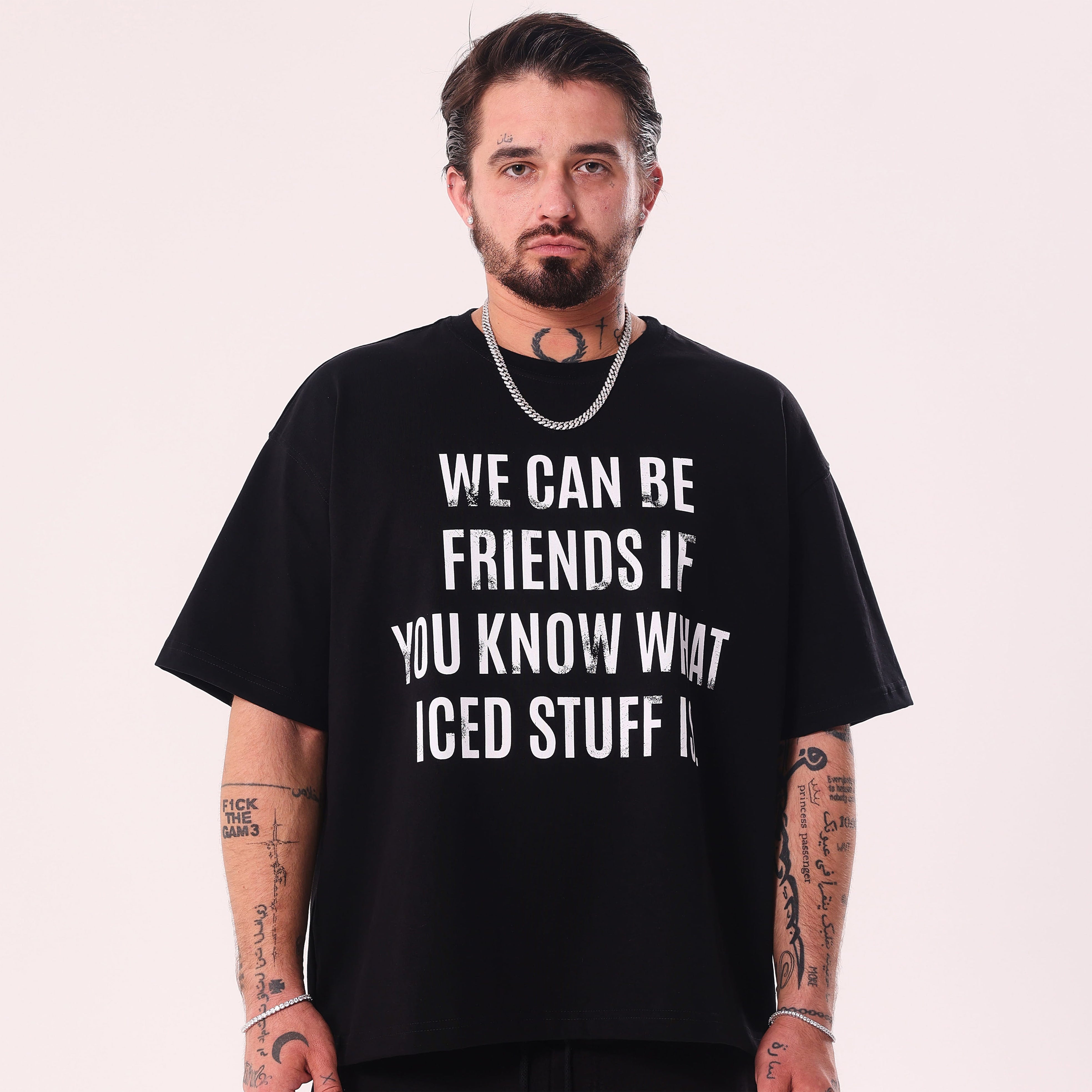 Koszulka We Can Be Friends Czarna Boxy Fit