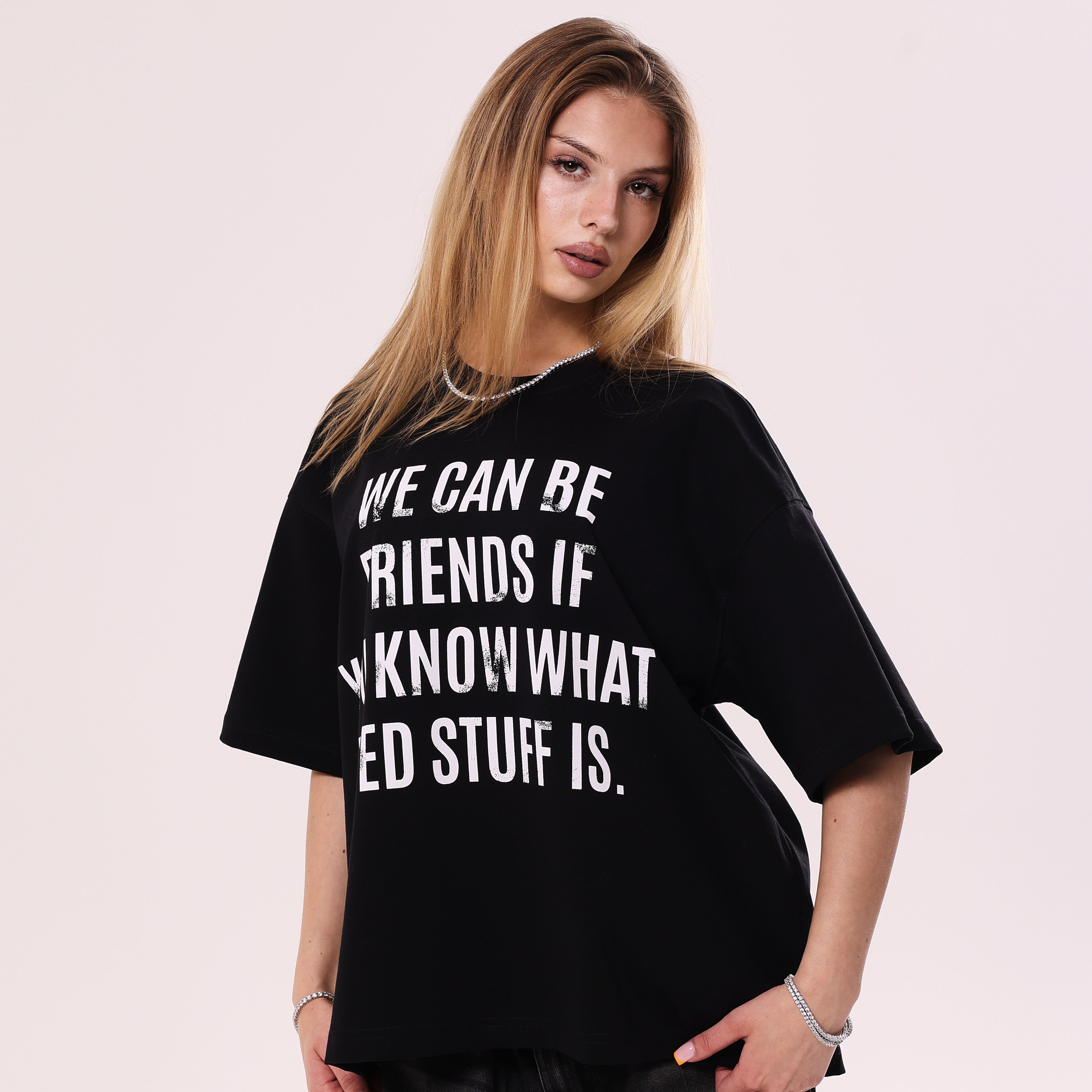 Koszulka We Can Be Friends Czarna Boxy Fit